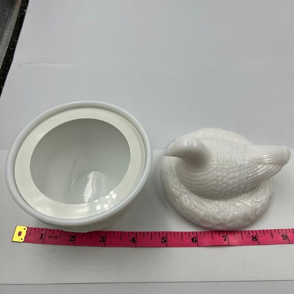 Vtg 60s AVON Milk Glass Bird Duck Hen Chicken On Nest Covered Candy Dish - Picture 4 of 7